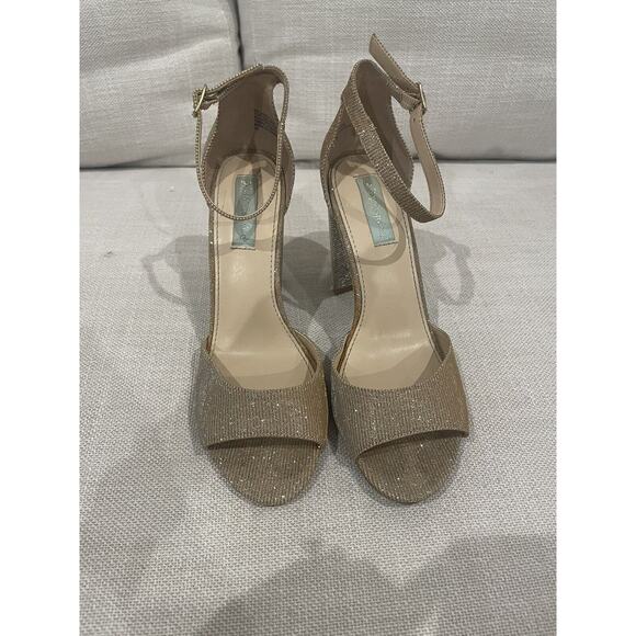 Blue by Betsey Johnson Gold SB-CARLY Size 8 1/2 Chunky Heel Shimmer Ankle‎ Strap - Picture 1 of 10